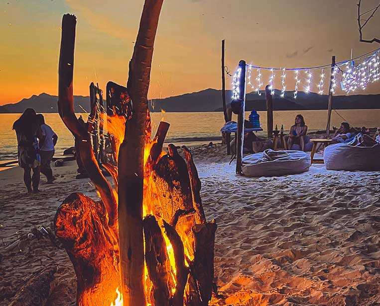 Camp-Fire-Night