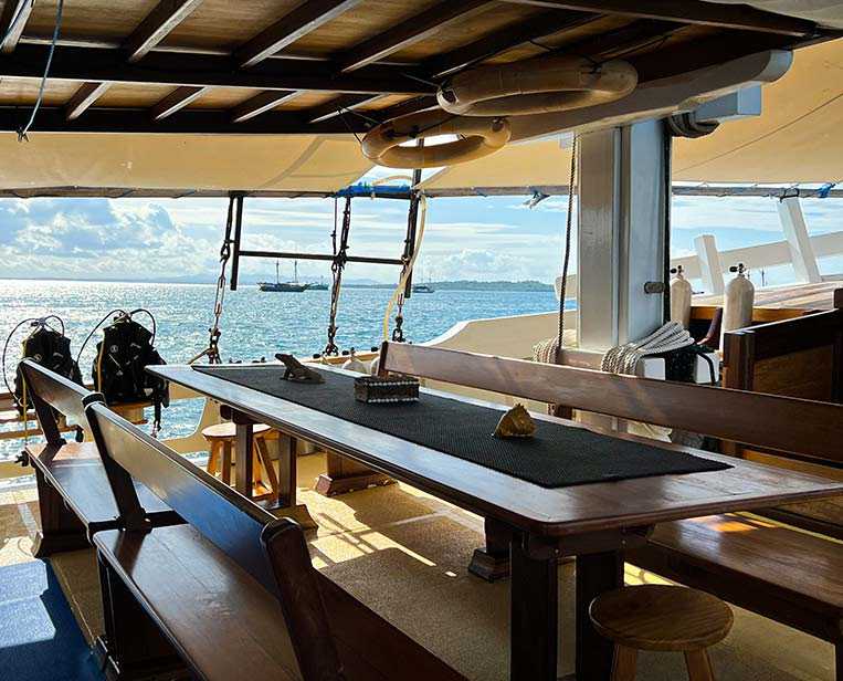 Dive-Deck