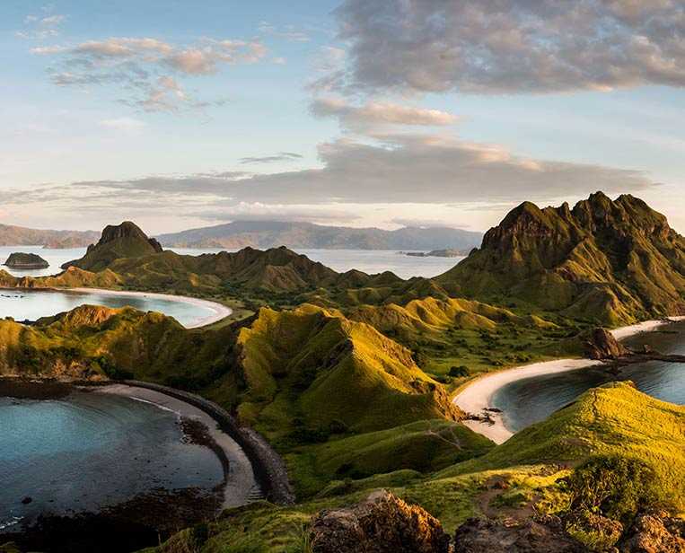 Hike-to-the-top-of-Padar-Island