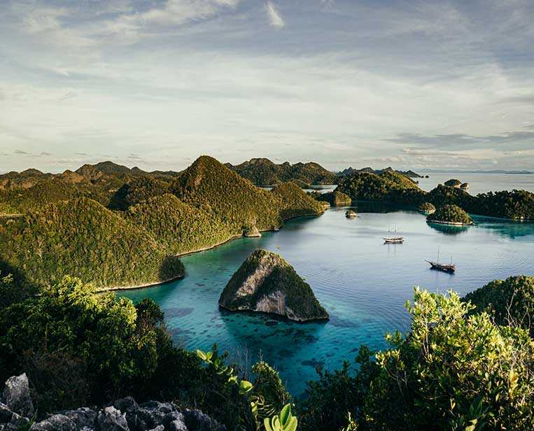 Hiking-in-Raja-Ampat