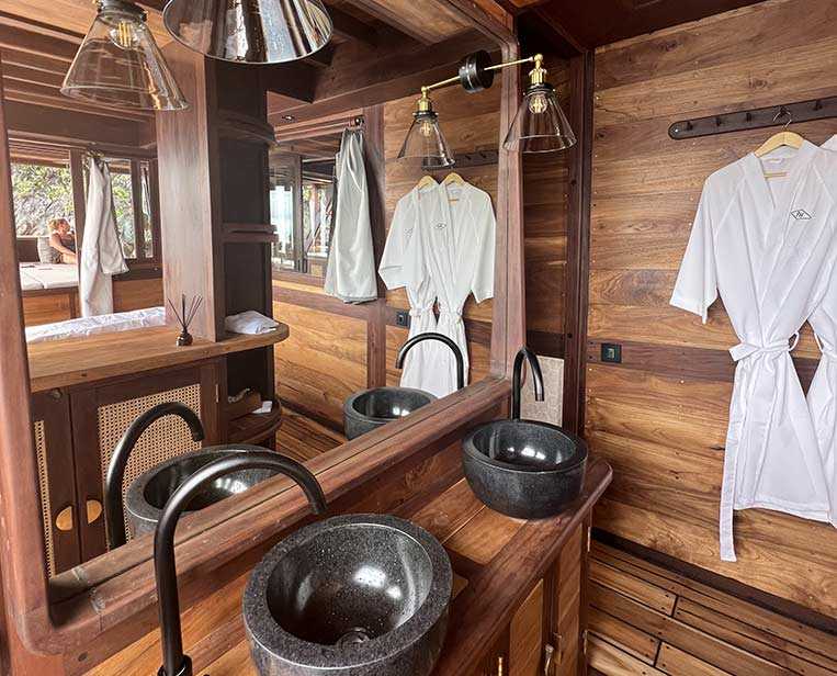 Master-Cabin-Bathroom
