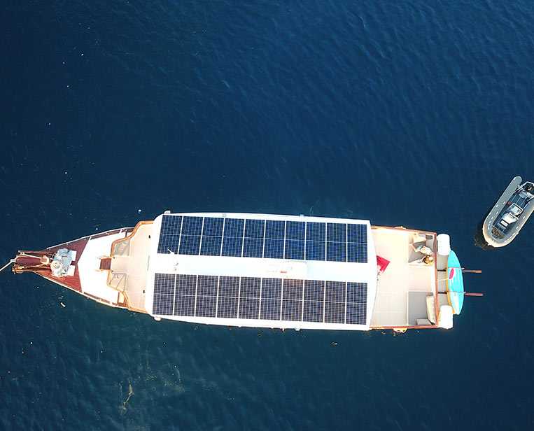 Phinisi-equipped-with-Solar-Panels