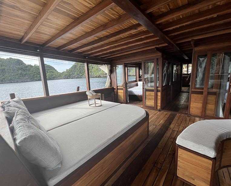 Spacious-Private-Lounge