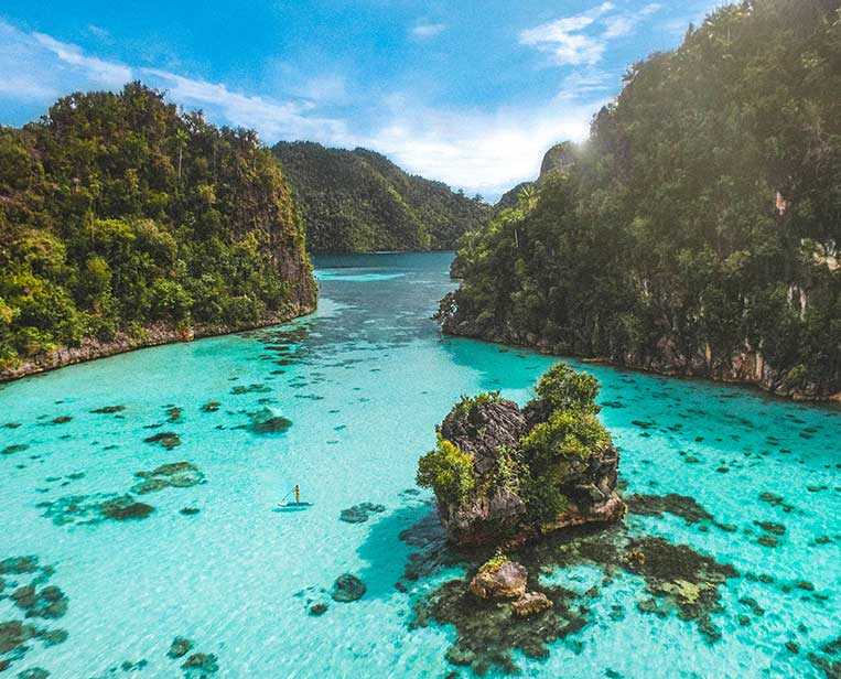 SuP-in-Misool-Crystal-Clear-Waters