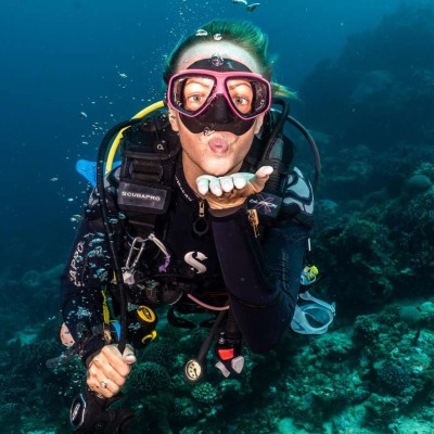Underwater kiss by Dive Concepts Bali thumbnail