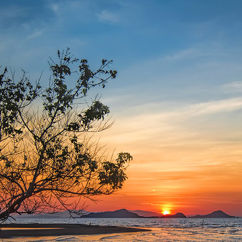 Komodo Sunset Time