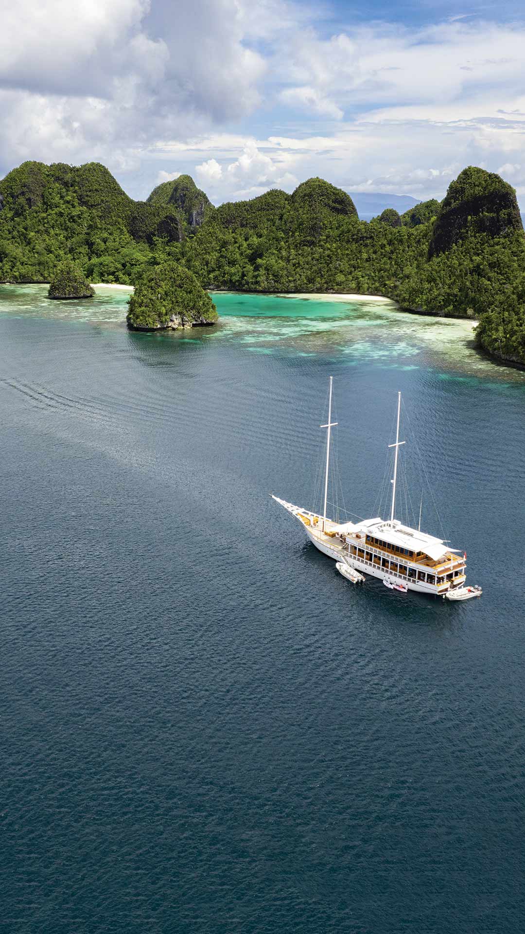 Luxury Yacht Charter in Indonesia