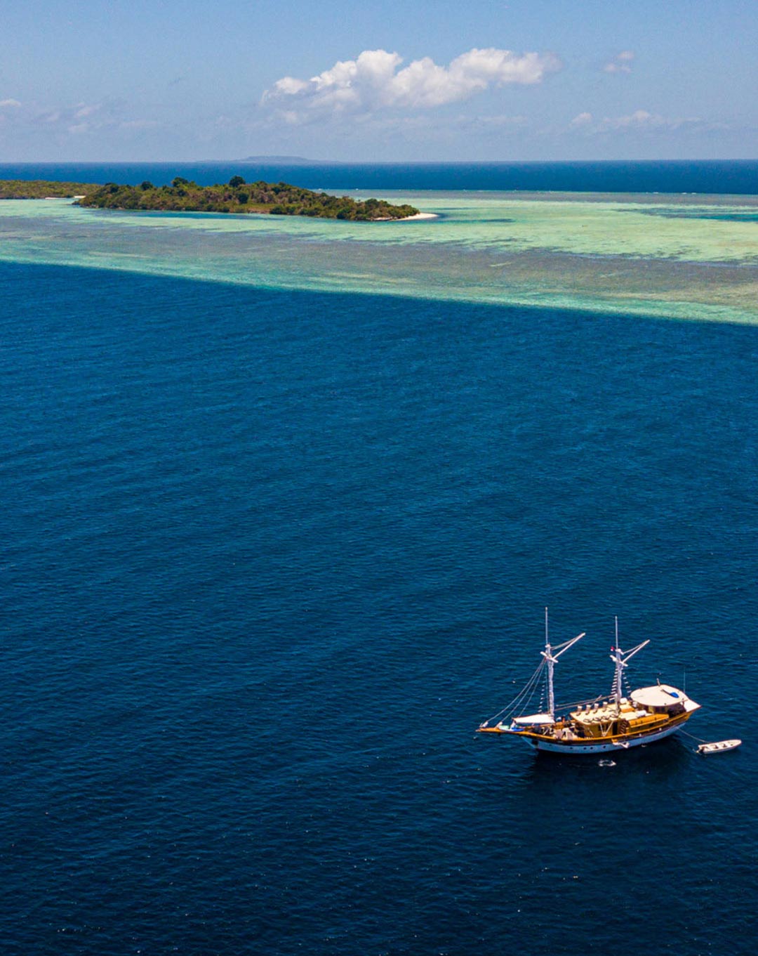 4 Cabins Phinisi ideal for a cruise with family or friends